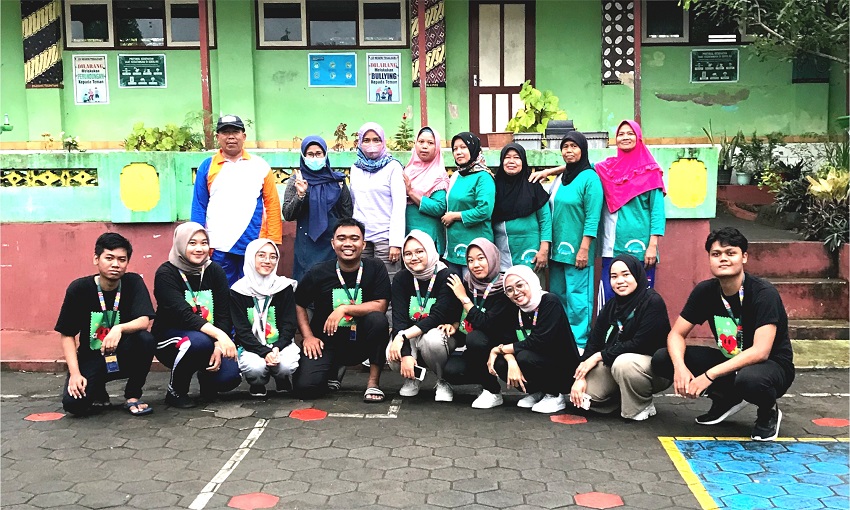KKN UAD Gelar Senam dan Pemeriksaan Kesehatan - AnakPanah.id