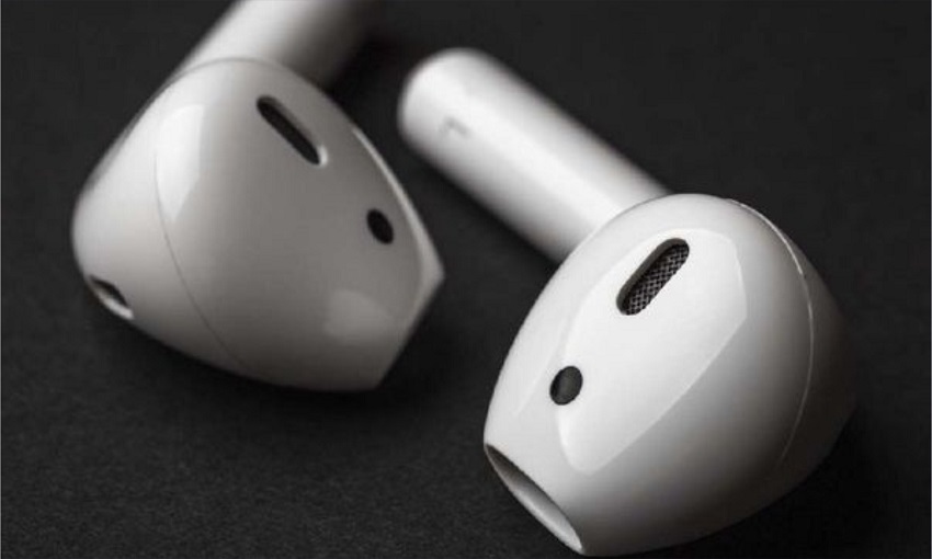 Risiko Menggunakan Earphone saat Tidur - AnakPanah.id