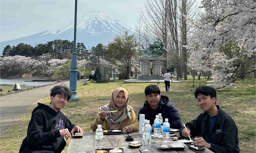 Dakwah di Musim Sakura - AnakPanah.id