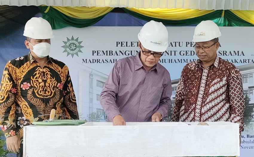 Haedar Nashir Letakkan Batu Pertama Pembangunan Asrama Mu'allimin - AnakPanah.id