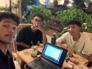 Wawancara-Tugas-UTS-Teori-Sosiologi-Modern--300x225 Analisis Dramaturgi Erving Goffman: First & Second Account as an Example of Our Everyday Life